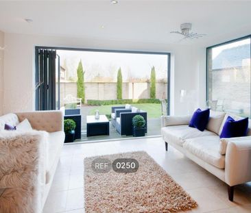 5 bedroom detached house to rent - Photo 1