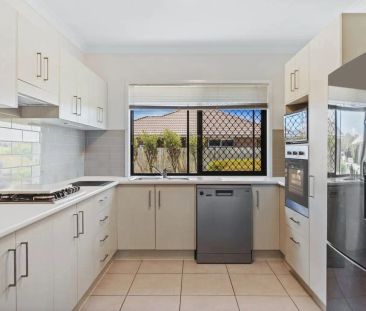 “Stylish & Spacious Townhouse inthe Highly Sought-After Stillbrook ... - Photo 3