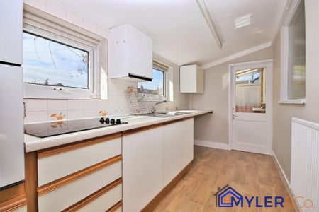 2 bedroom detached bungalow to rent - Photo 2