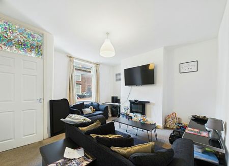 2 bedroom terraced house to rent - Photo 4