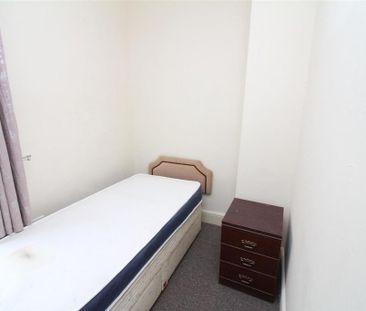 3 bedroom end of terrace house to rent - Photo 4