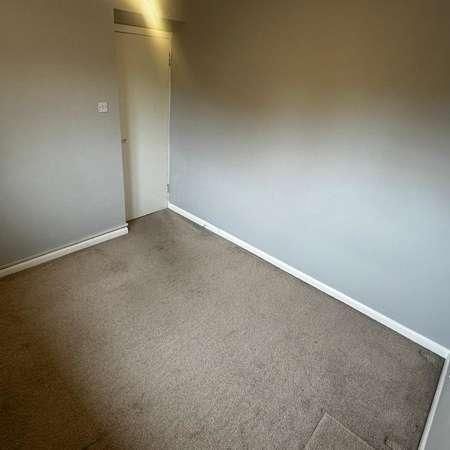 Spacious Two Bedroom Flat - Parking, LU3 - Photo 1