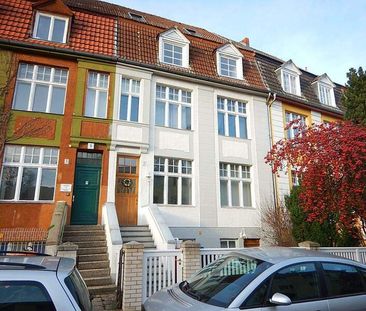 Helle Dachgeschosswohnung im Altbau am Stadtpark Steglitz - Photo 1