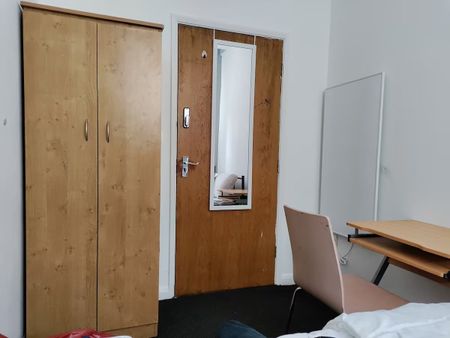 3 Bed Flat, The Study, M6 - Photo 5