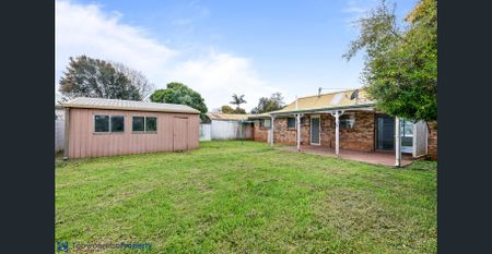 Tidy 3 Bedroom Property with Double Lockup Shed! - Photo 5