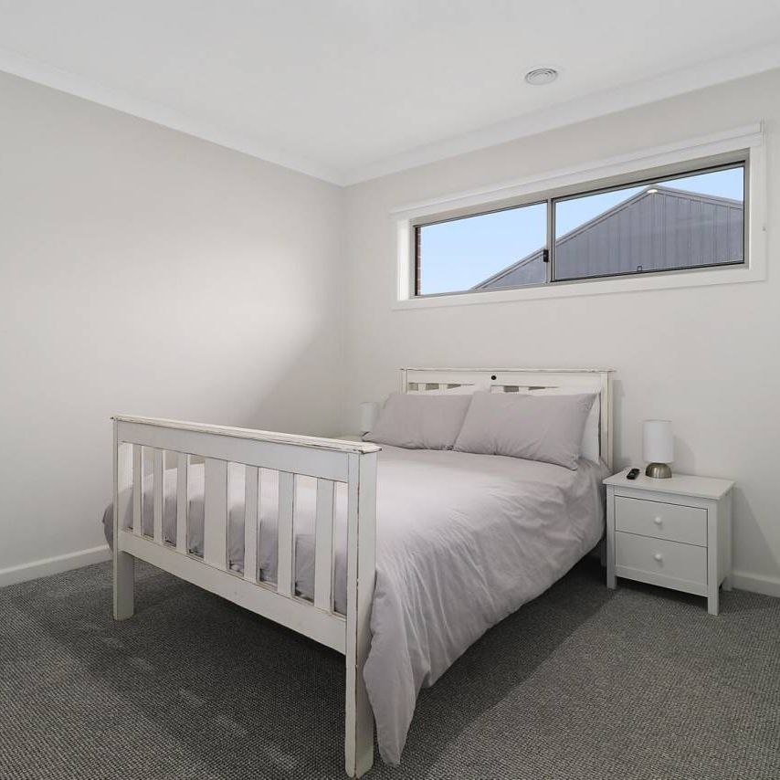 BEAUTIFUL FULLY FURNISHED HOME! - Photo 1