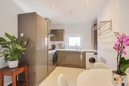 2 Bed Flat, Catford, SE6 - Photo 5