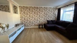4 bedroom semi-detached house to rent - Photo 4