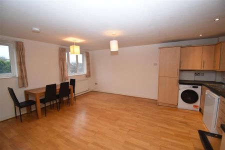 2 bedroom apartment to rent - Photo 2