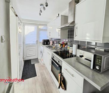 2 bedroom end of terrace house to rent - Photo 2