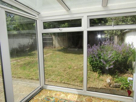 3 bed House - To Let - Photo 4