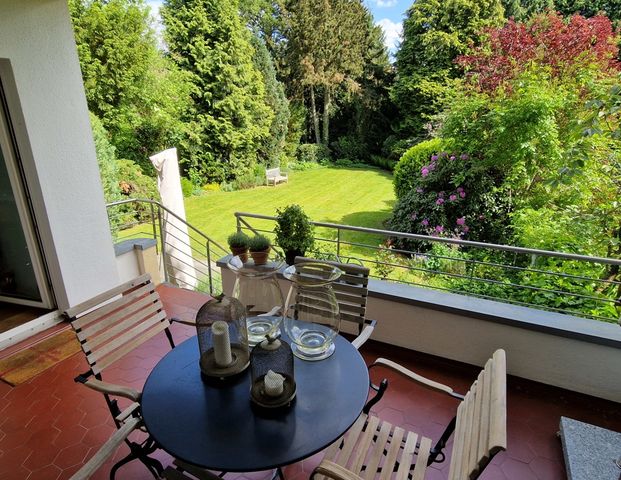 Charmante 3-Zimmer-Wohnung im Villenviertel – Stilvoll saniert, mit Loggia und Gartenterrasse! - Photo 1
