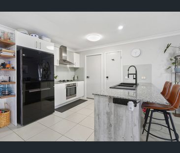 Executive Family Living with Magnesium Pool + SOLAR AND BATTERY POWER - Photo 2