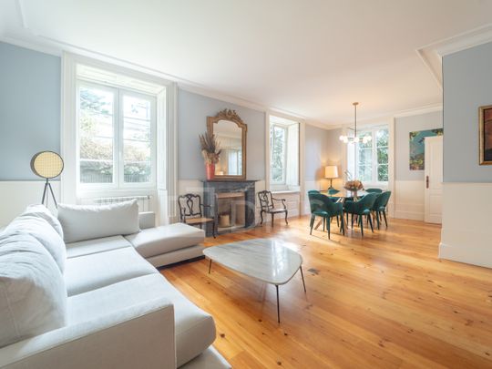Apartamento T4 com garagem inserido em Palacete-Cedofeita - Photo 1