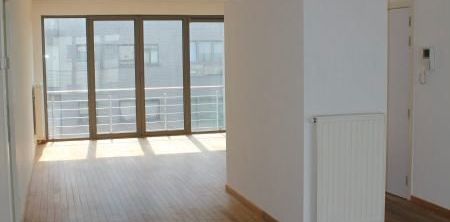 Appartement te huur in Schaarbeek voor € 1.250 met 2 slaapkamers - Photo 2
