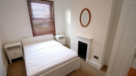 2 bedroom semi-detached house to rent - Photo 4