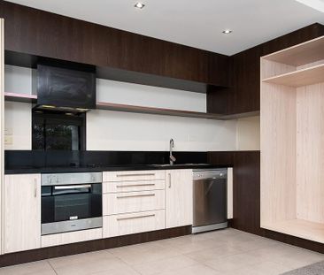 Spacious Apartment in Great Location - Photo 5