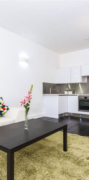 Kings Road, Reading Kings Road, Reading - Photo 1