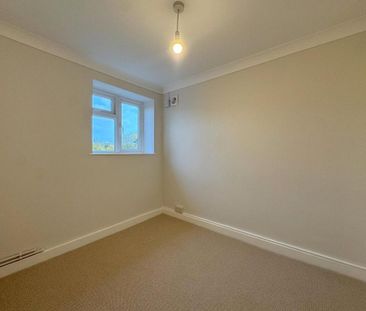 2 bedroom end of terrace house to rent - Photo 4