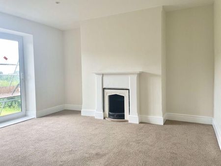 4 bedroom detached house to rent - Photo 2