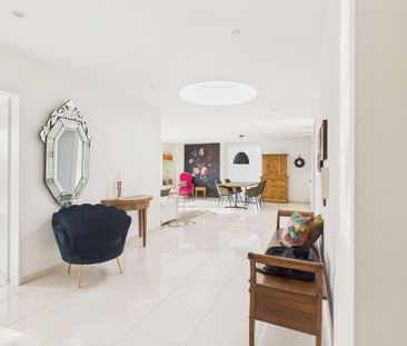 Möblierte 3.5-Zimmer-Attika-Wohnung mit grosser Terrasse und traumh... - Photo 4