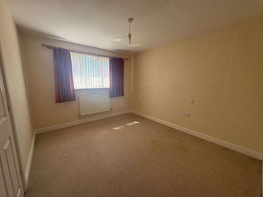 Valiant Court, Carterton, OX18 - Photo 1