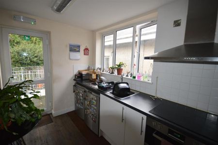 1 bedroom in a house share to rent - Photo 5