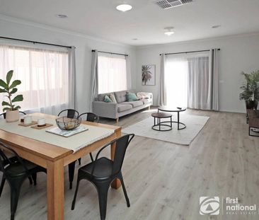 Modern 4 Bedroom Home - Photo 6