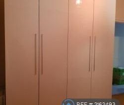 1 bedroom in a flat share to rent - Photo 2