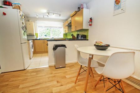 2 bedroom semi-detached house to rent - Photo 5