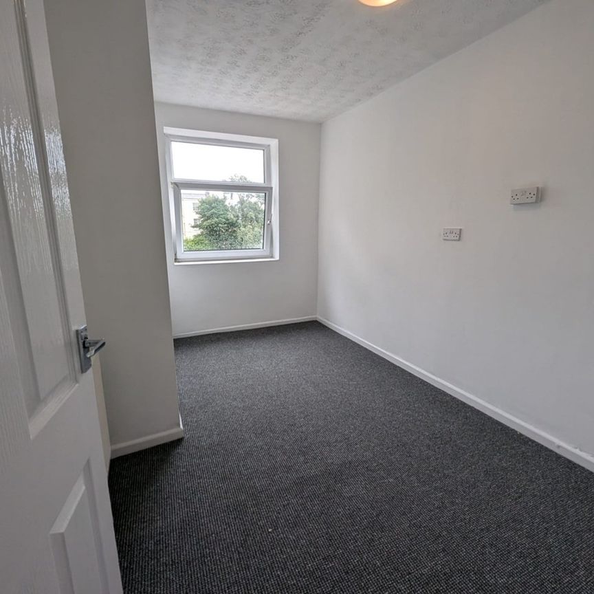 1 Bed Flat, Bury New Road, M7 - Photo 1