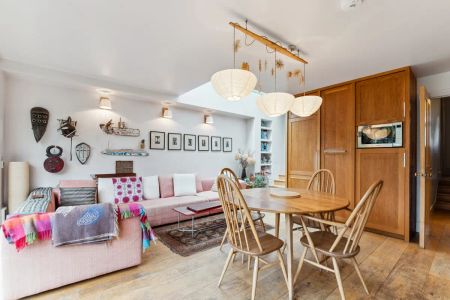 4 bedroom house in London - Photo 4