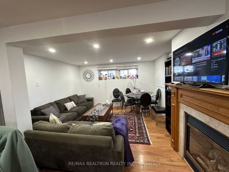 For Lease - 868 Magnolia Avenue, Newmarket, Ontario - Photo 3