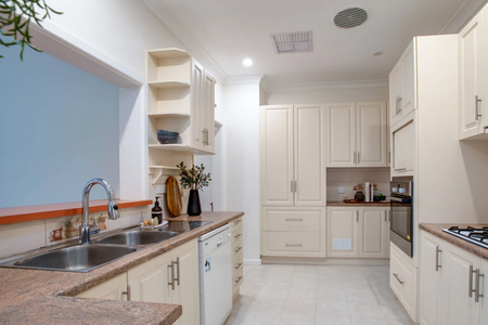 709 Yambla Avenue, Albury NSW 2640 - House For Rent | Domain - Photo 3