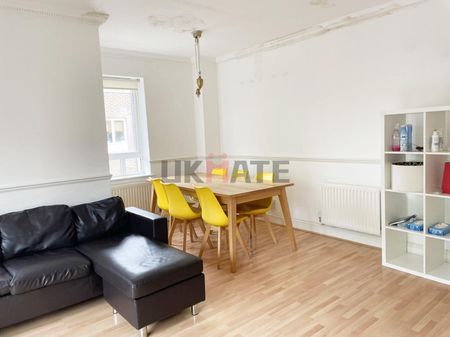 Arun House, Maybate Avenue Room 1 - Photo 3