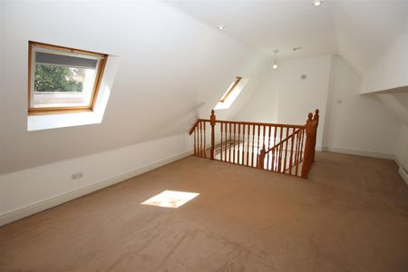 2 bedroom Apartment to let - Photo 3