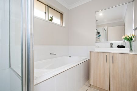 2 Muirfield Way, Medowie NSW 2318 - House For Rent | Domain - Photo 5