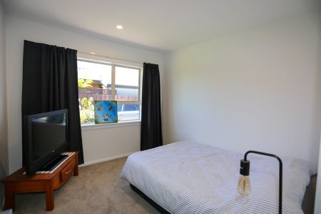 HOON HAY – 3 BEDROOM, 1 BATHROOM, DOUBLE GARAGE - Photo 4