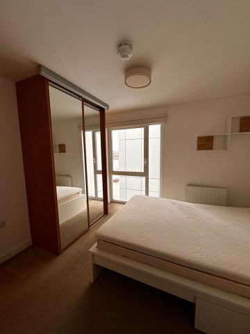 2 Bed Flat, Barge Walk, SE10 - Photo 4