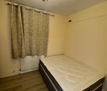 House share to rent - Photo 3