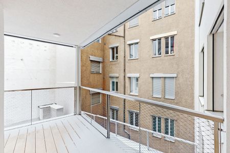Top modern and right in the center? - Foto 2