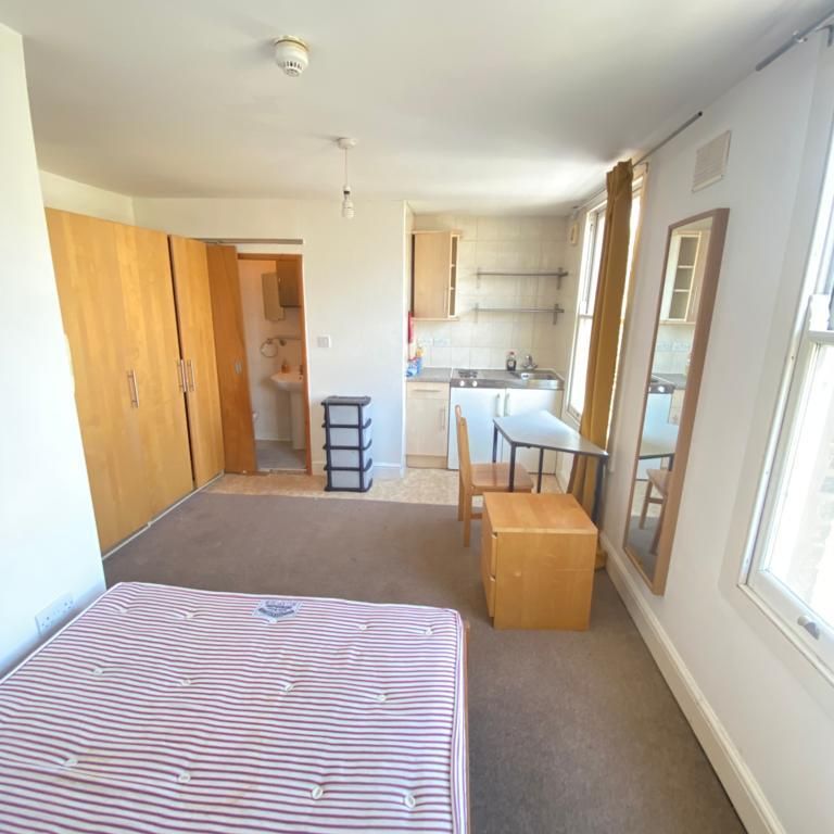 Studio to rent - Photo 1