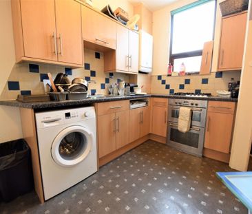 3 bedroom House in Bankfield Terrace, Leeds - Photo 3