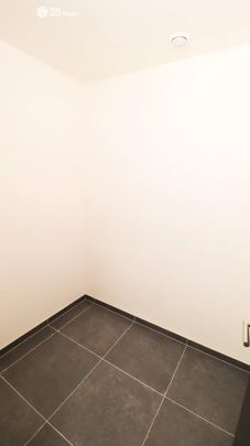 Pronájem nezařízeného bytu 1+kk s lodžií a parkovacím stáním, 39 m - Photo 1