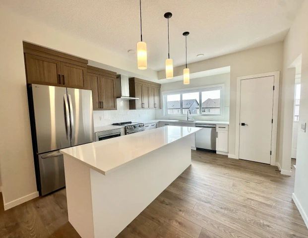 3 Bedroom Home in Legacy — 3 Bedrooms House - Photo 1