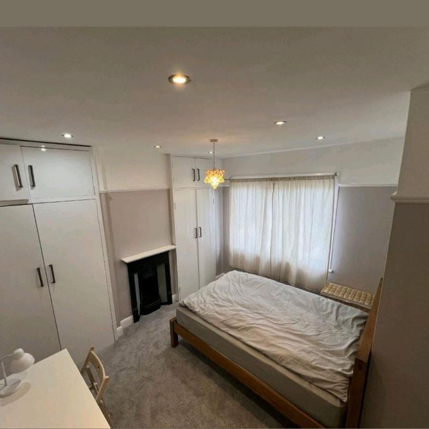 1 bedroom in a house share to rent - Photo 1