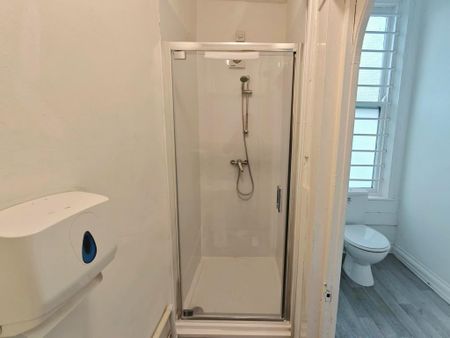 4 bedroom house of multiple occupation to rent - Photo 3