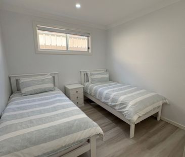 4-Bedroom Family Home in Ettalong Beach - Photo 3