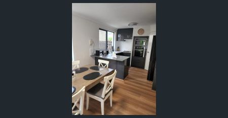 Three Furnished Rooms, Freshly Renovated spaces (Male only) - Photo 4