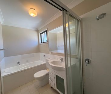 3 BEDROOM TOWNHOUSE - Photo 5